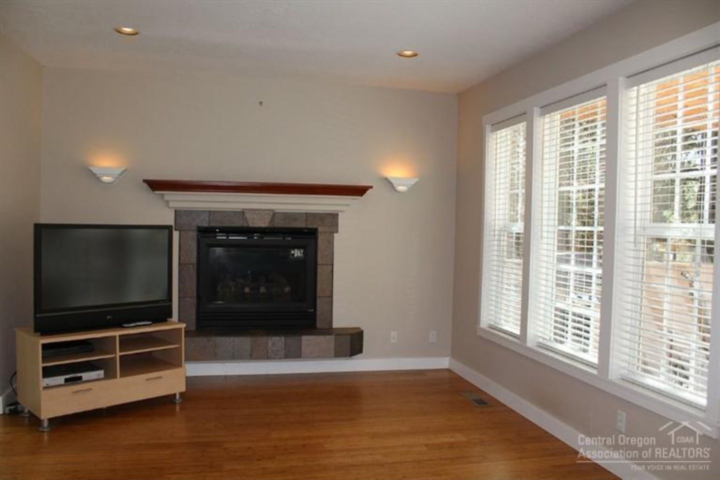 Living room with fireplace, Fairway Hghts, Central Oregon