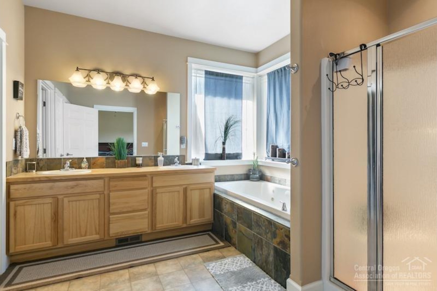 Primary bathroom with walk-in shower, Rimrock, Central Oregon